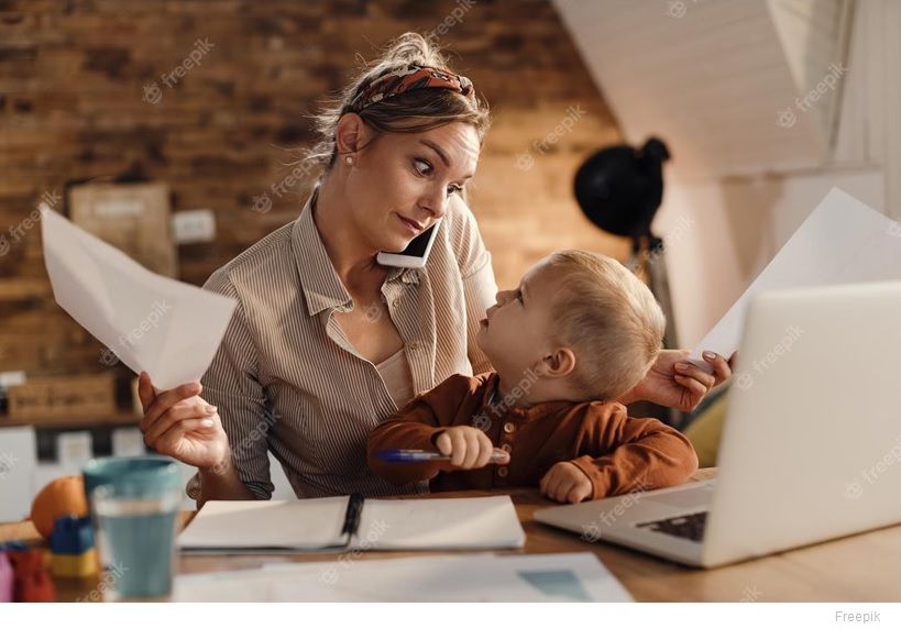 Imagen que contiene persona, interior, mujer, niño Descripción generada automáticamente