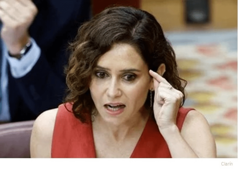 Mujer con la mano en la cara

Descripción generada automáticamente con confianza media
