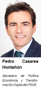 Un hombre con traje y corbata sonriendo Descripción generada automáticamente